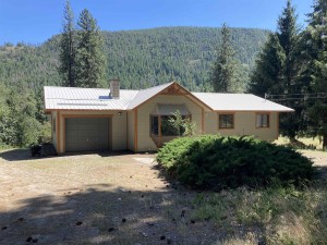 725 HWY 3,  Home for sale, MLS® R2796024